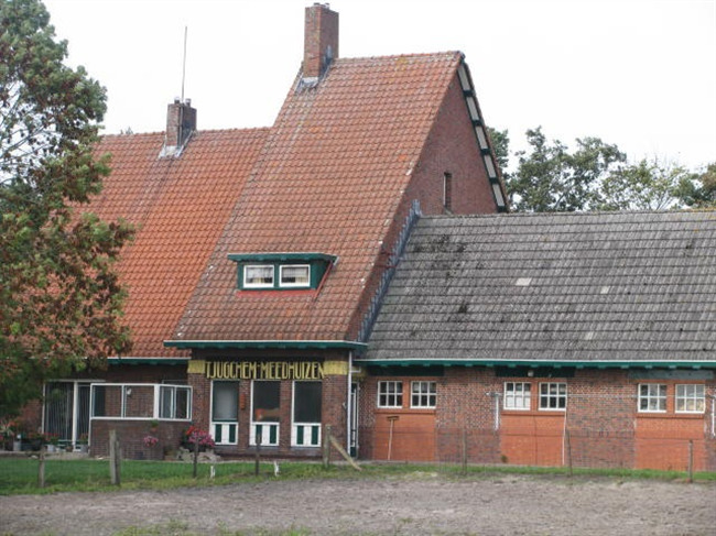 Station Tjuchgem-Meedhuizen.
              <br/>
              Joop van der Does, 2016-08-17